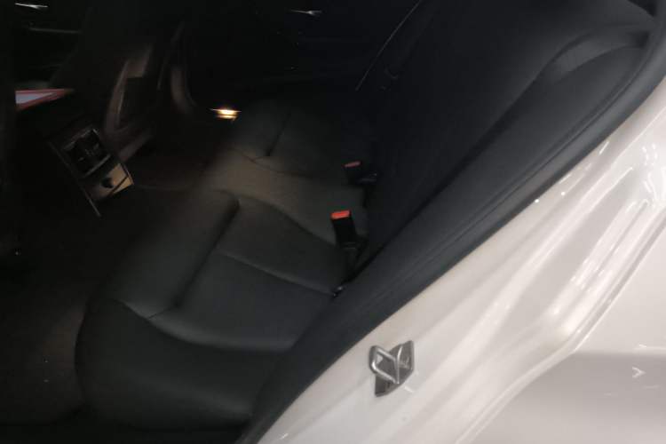 Used BMW 3 Series 2017 320Li Fashion Model Left Rear Seat