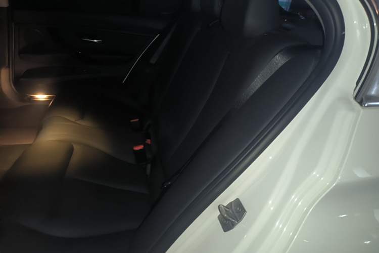 Used BMW 3 Series 2017 320Li Fashion Model Left Rear Seat