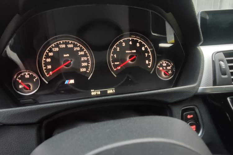 Used BMW 3 Series 2017 320i M Sport Odometer Close Up