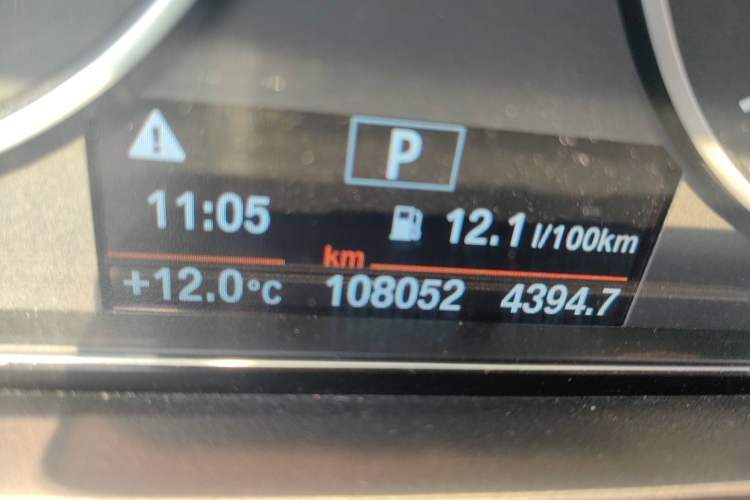 Used BMW 3 Series 2017 320Li Fashion Model Odometer Close Up