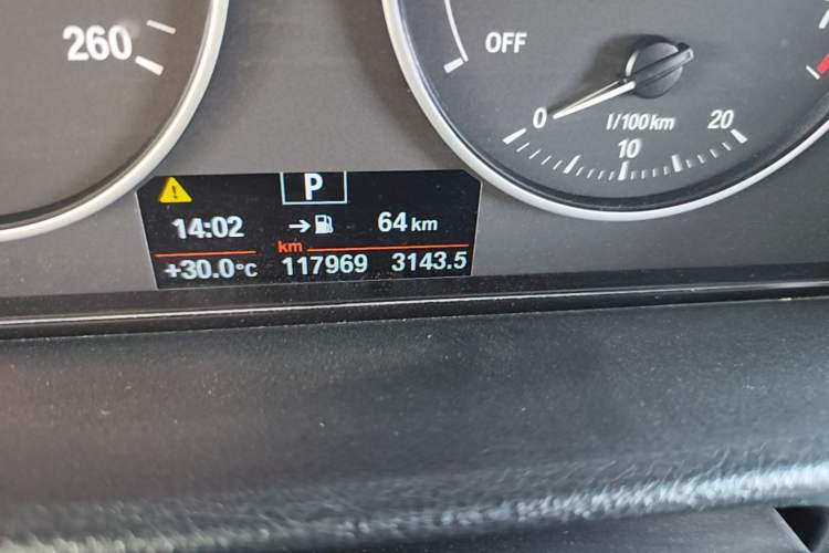 Used BMW 3 Series 2017 320Li Fashion Model Odometer Close Up