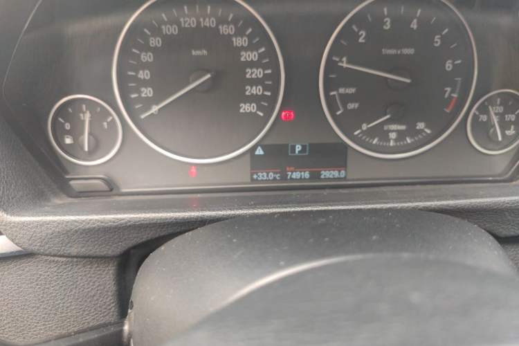 Used BMW 3 Series 2017 318Li Fashion Model Odometer Close Up