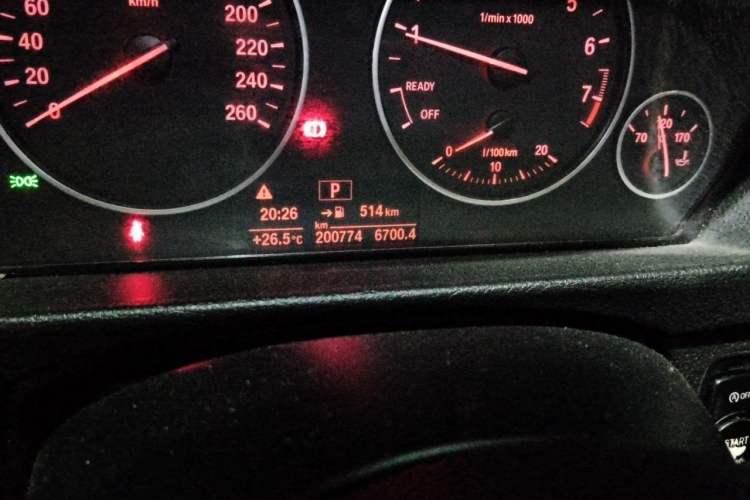 Used BMW 3 Series 2017 320Li Fashion Model Odometer Close Up