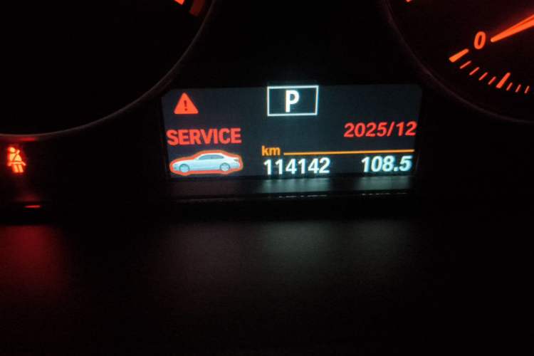 Used BMW 3 Series 2017 320Li Fashion Model Odometer Close Up