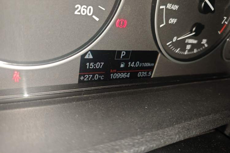 Used BMW 3 Series 2017 318Li Fashion Model Odometer Close Up