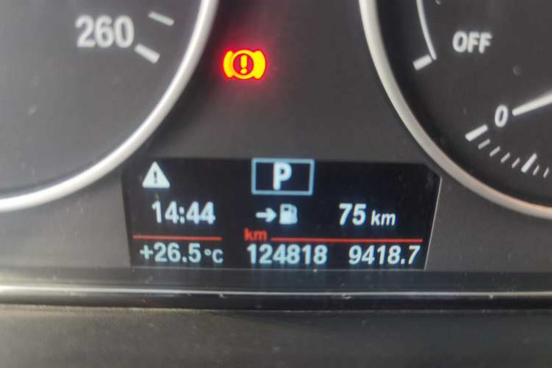 Used BMW 3 Series 2017 320Li Fashion Model Odometer Close Up
