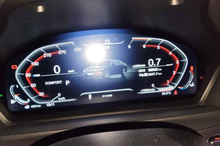 Used BMW 3 Series 2017 320Li Fashion Model Odometer Close Up