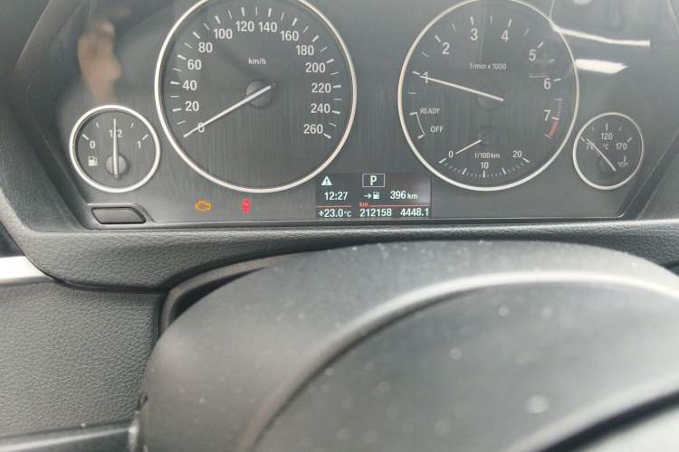 Used BMW 3 Series 2017 320Li Fashion Model Odometer Close Up