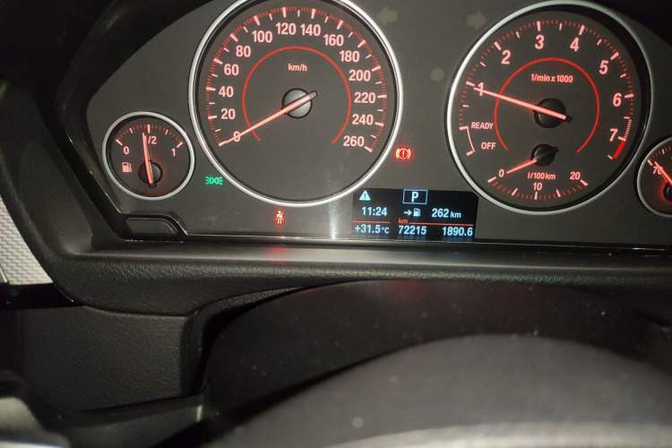 Used BMW 3 Series 2017 320i M Sport Odometer Close Up