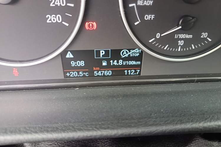 Used BMW 3 Series 2017 320Li Fashion Model Odometer Close Up