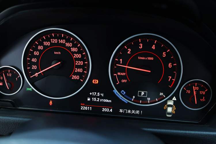 Used BMW 3 Series 2017 320Li M Sport Edition Odometer Close Up
