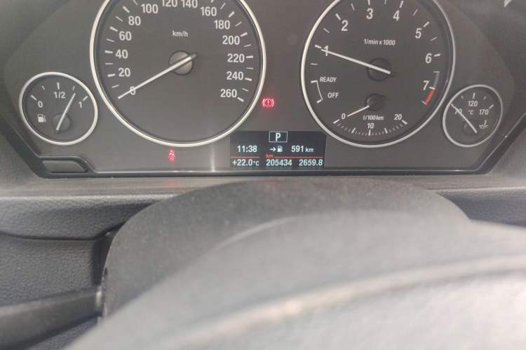 Used BMW 3 Series 2017 320Li Fashion Model Odometer Close Up