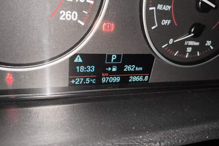 Used BMW 3 Series 2017 320i M Sport Odometer Close Up