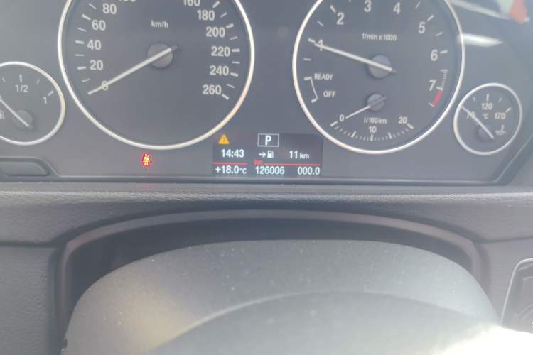 Used BMW 3 Series 2017 320Li Fashion Model Odometer Close Up