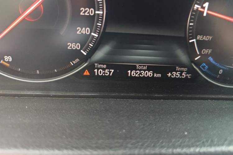Used BMW 3 Series 2017 320i M Sport Odometer Close Up