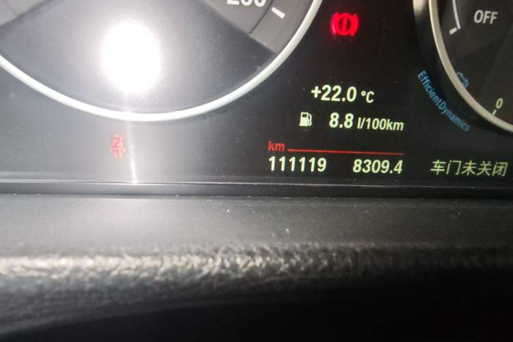 Used BMW 3 Series 2017 318i Fashion Model Odometer Close Up