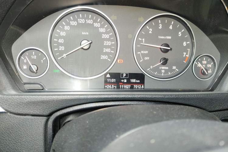 Used BMW 3 Series 2017 320Li Fashion Model Odometer Close Up
