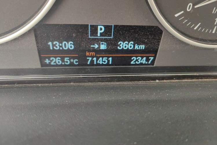 Used BMW 3 Series 2017 318Li Fashion Model Odometer Close Up