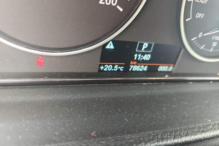 Used BMW 3 Series 2017 318Li Fashion Model Odometer Close Up