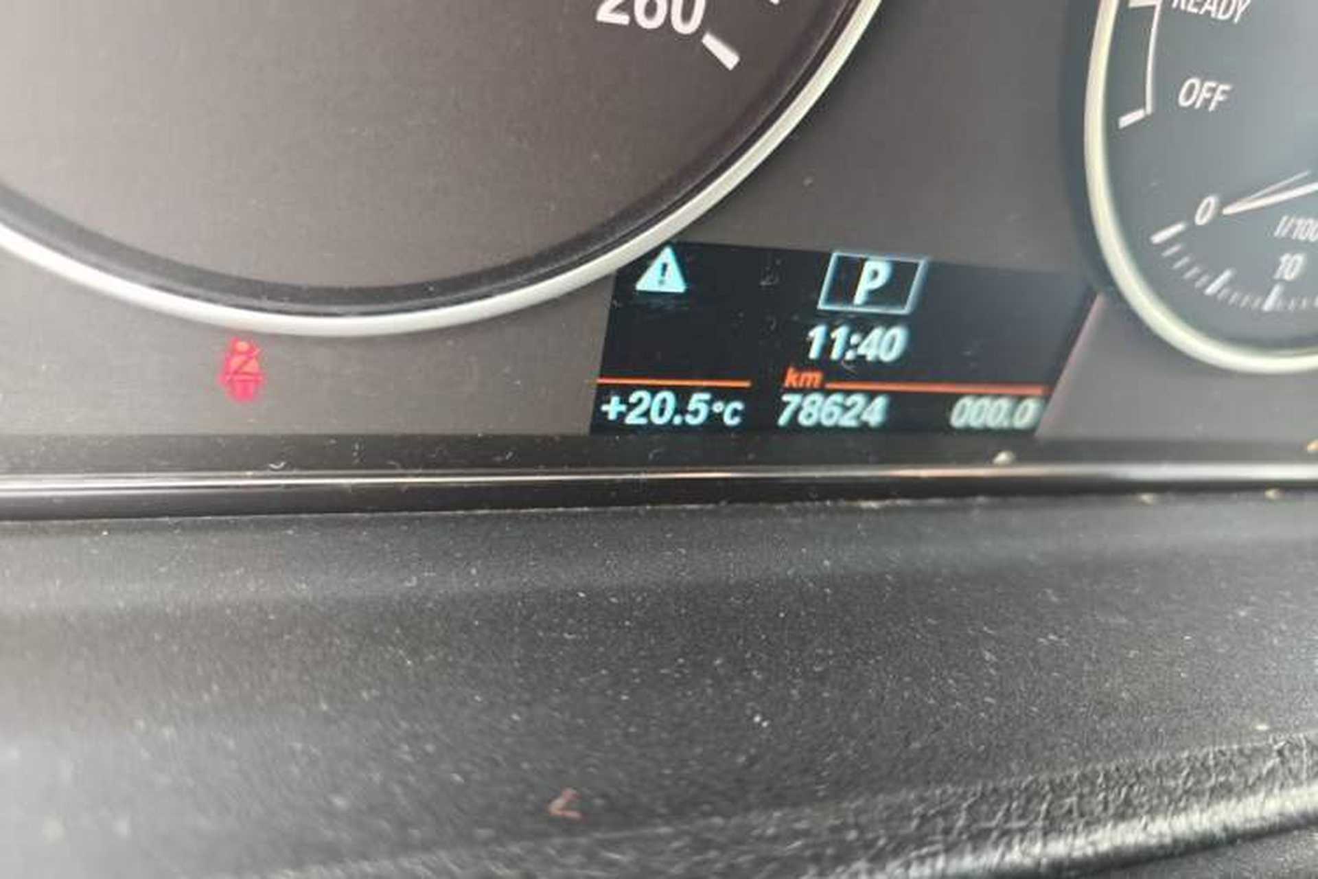 Used BMW 3 Series 2017 318Li Fashion Model Odometer Close Up