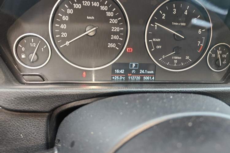 Used BMW 3 Series 2017 320Li Fashion Model Odometer Close Up