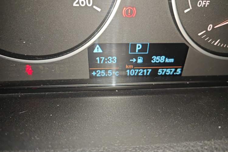 Used BMW 3 Series 2017 320Li Fashion Model Odometer Close Up