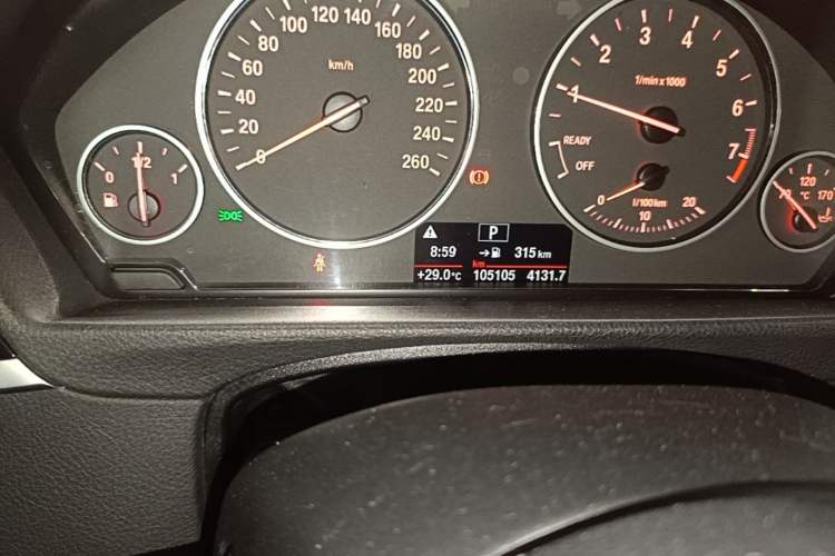 Used BMW 3 Series 2017 320Li Fashion Model Odometer Close Up