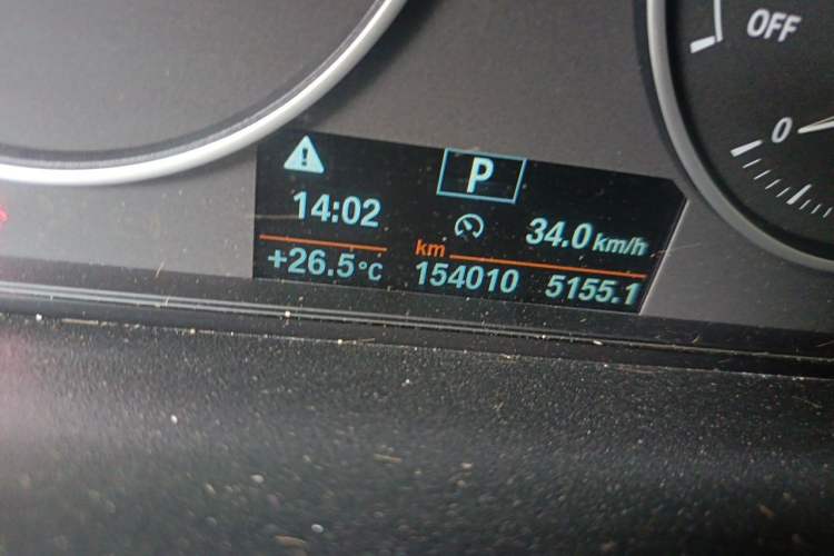 Used BMW 3 Series 2017 320Li Fashion Model Odometer Close Up