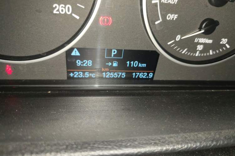 Used BMW 3 Series 2017 320Li Fashion Model Odometer Close Up