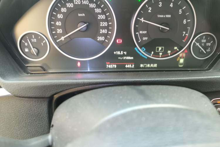 Used BMW 3 Series 2017 320Li Fashion Model Odometer Close Up