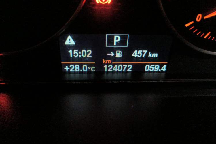 Used BMW 3 Series 2017 320i M Sport Odometer Close Up