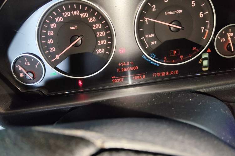 Used BMW 3 Series 2017 320Li Fashion Model Odometer Close Up