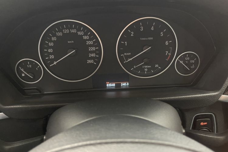 Used BMW 3 Series 2017 320Li Fashion Model Odometer Close Up