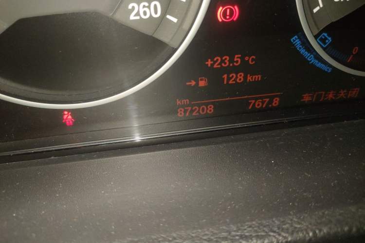Used BMW 3 Series 2017 320Li Fashion Model Odometer Close Up