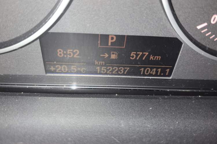 Used BMW 3 Series 2017 320Li Fashion Model Odometer Close Up