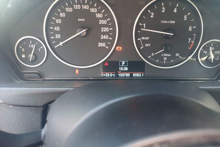 Used BMW 3 Series 2017 320Li Fashion Model Odometer Close Up