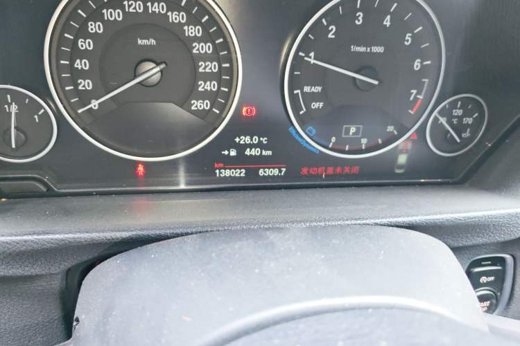 Used BMW 3 Series 2017 320Li Fashion Model Odometer Close Up
