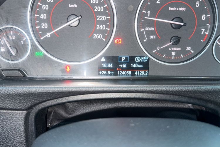 Used BMW 3 Series 2017 320i M Sport Odometer Close Up