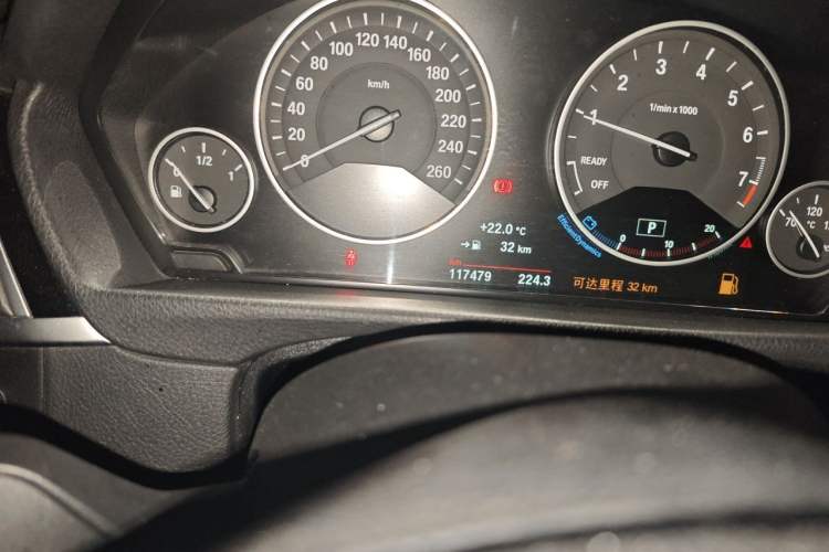 Used BMW 3 Series 2017 320Li Fashion Model Odometer Close Up