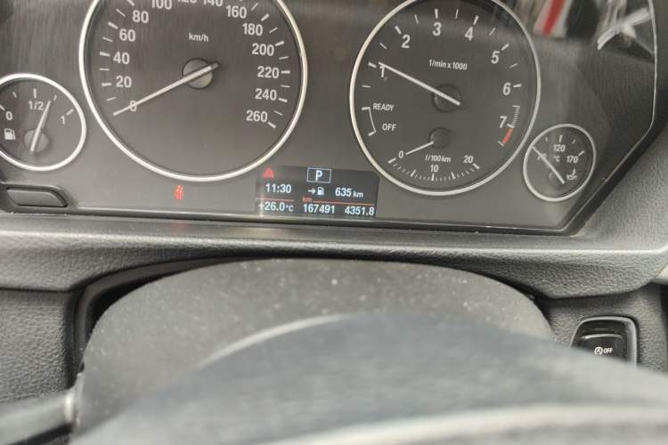 Used BMW 3 Series 2017 320Li Fashion Model Odometer Close Up
