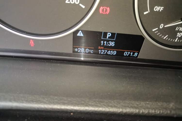 Used BMW 3 Series 2017 320Li Fashion Model Odometer Close Up