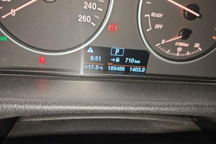 Used BMW 3 Series 2017 320Li Fashion Model Odometer Close Up