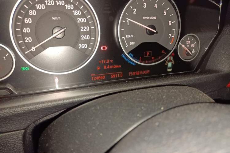 Used BMW 3 Series 2017 320Li Fashion Model Odometer Close Up