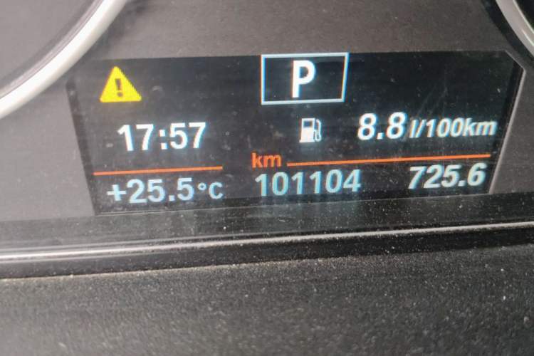Used BMW 3 Series 2017 320Li Fashion Model Odometer Close Up
