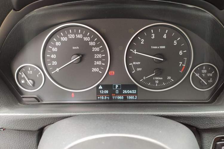 Used BMW 3 Series 2017 320Li Fashion Model Odometer Close Up