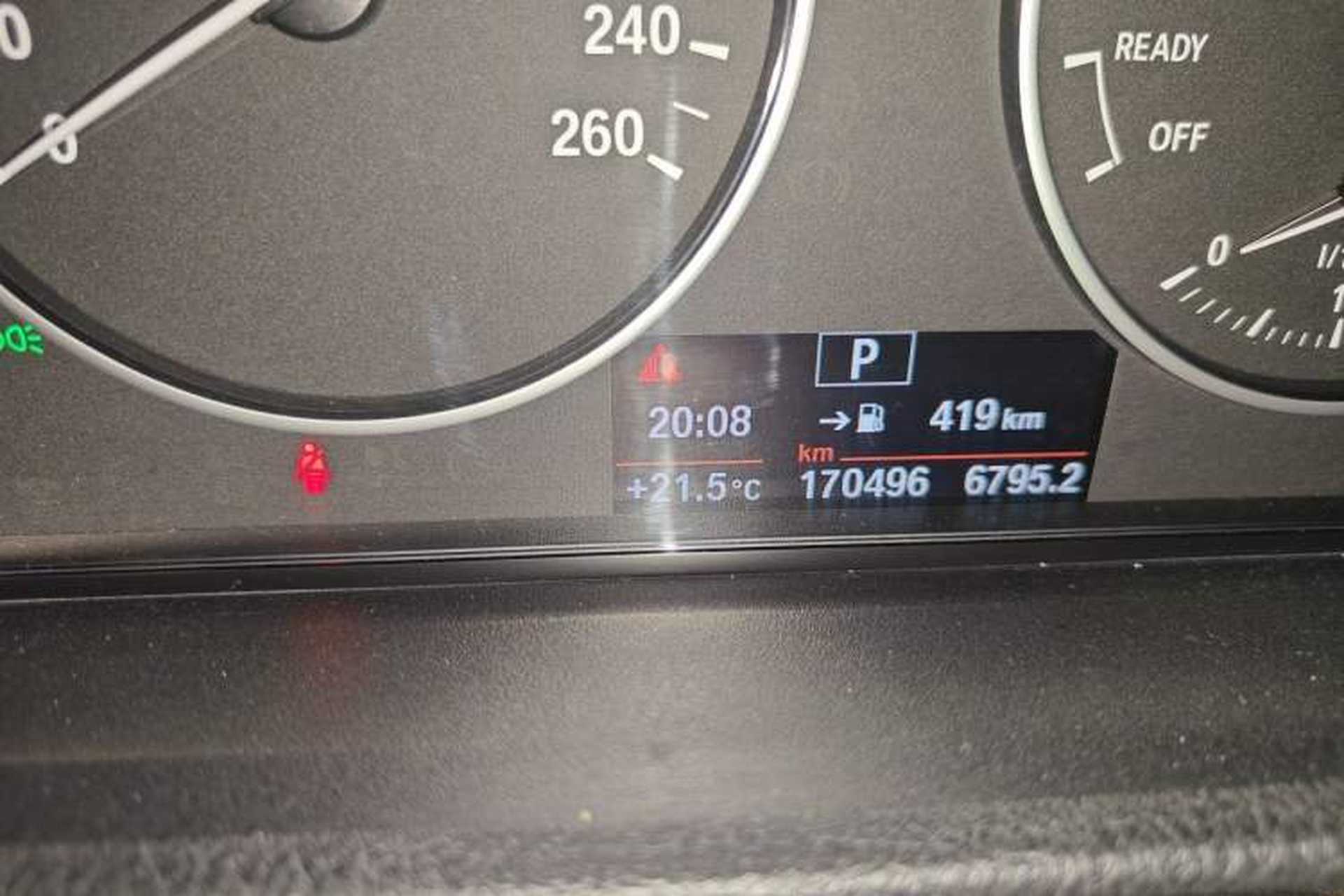 Used BMW 3 Series 2017 320Li Fashion Model Odometer Close Up
