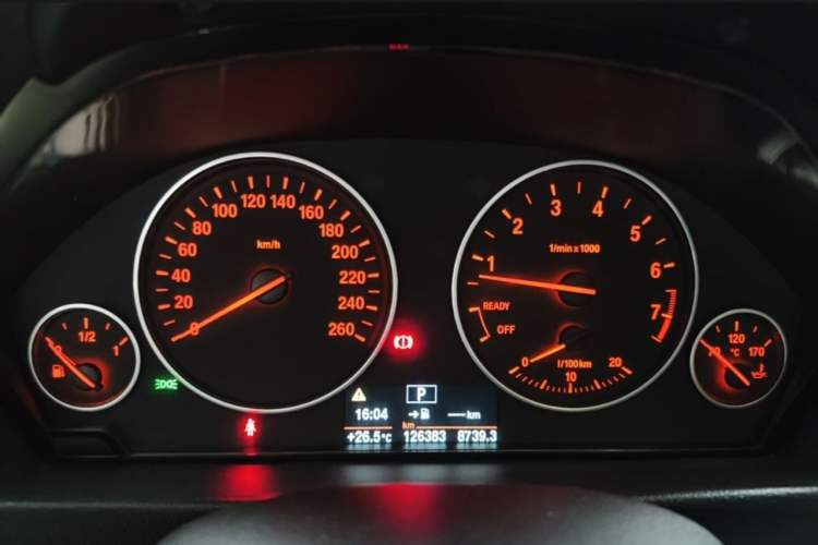 Used BMW 3 Series 2017 320Li Fashion Model Odometer Close Up