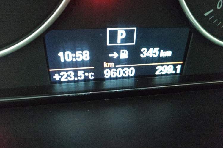 Used BMW 3 Series 2017 320Li Fashion Model Odometer Close Up