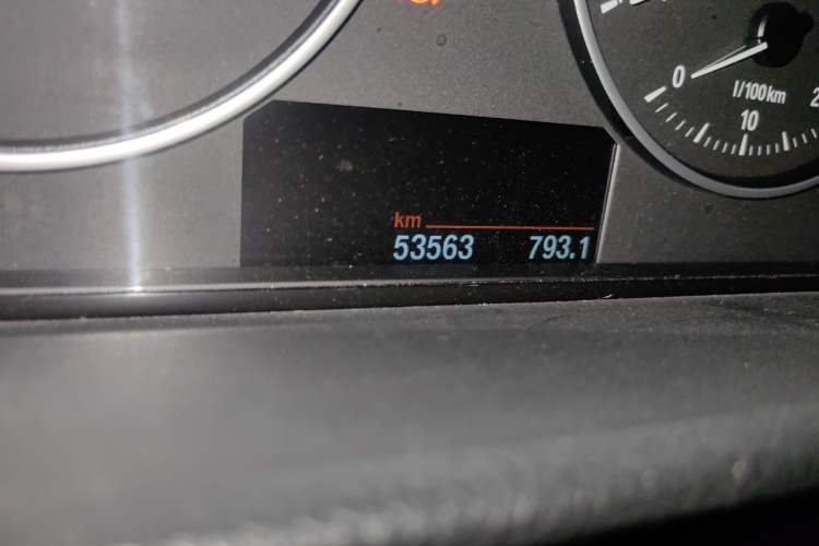 Used BMW 3 Series 2017 320Li Fashion Model Odometer Close Up