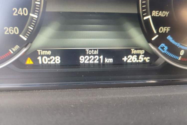 Used BMW 3 Series 2017 320Li Fashion Model Odometer Close Up